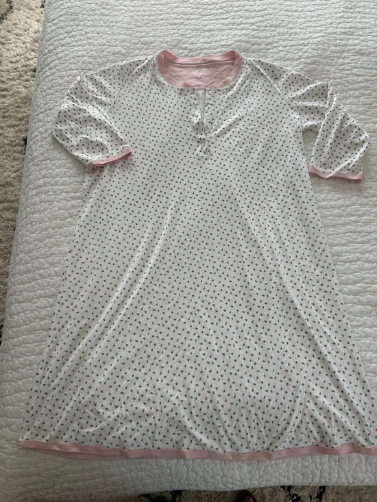 The Beaufort Bonnet Company Other - The Beaufort Bonnet Company Pink-Trim Floral Button Front Nightgown